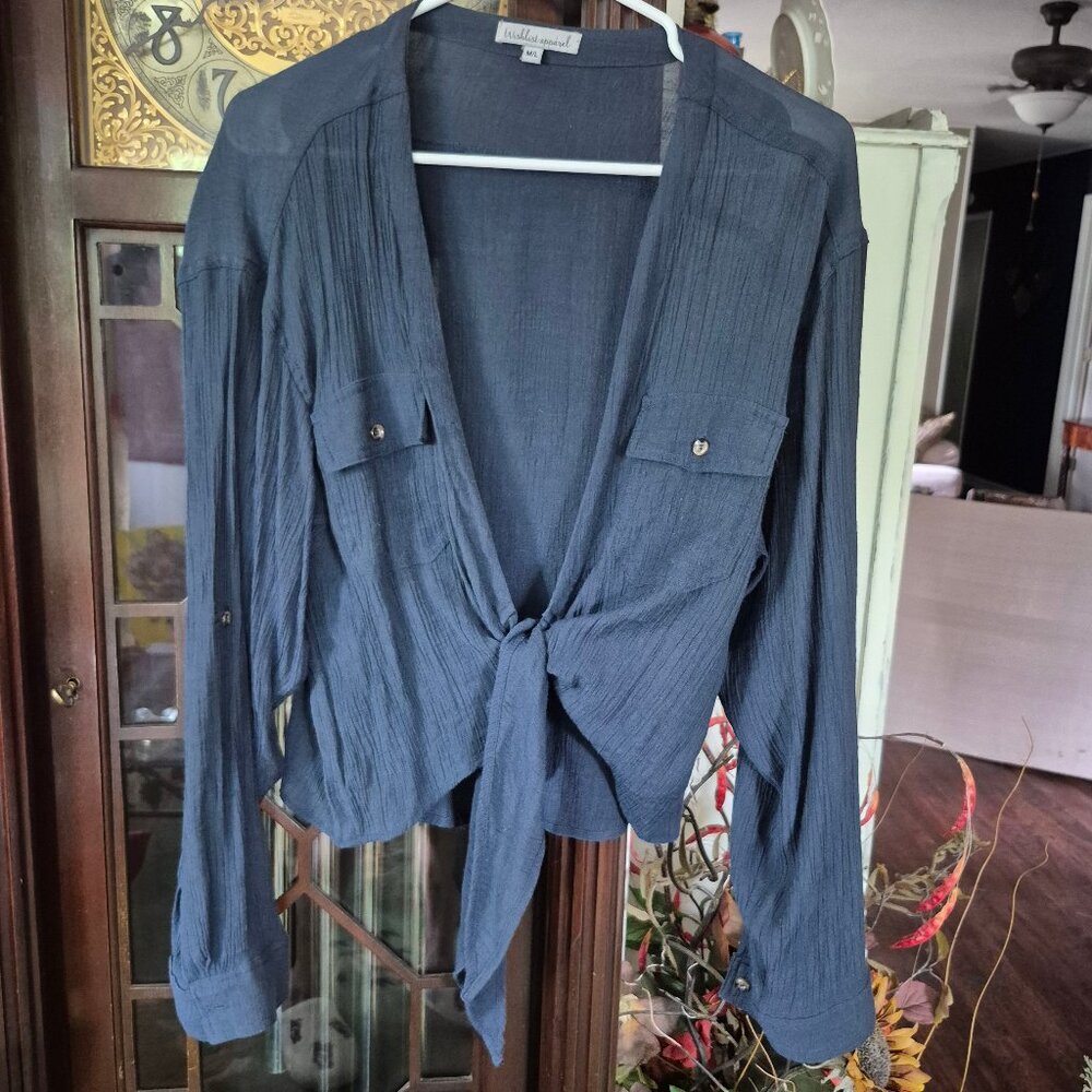 Ladies top.  Open styling. it only ties in front. LS. size M/L